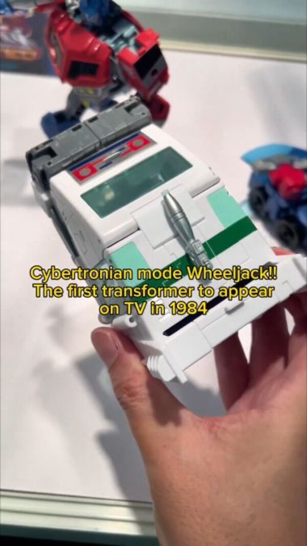 Image Of Titan Class Tidal Wave And Cybertronian Wheeljack Reveals At Cybertron Fest 2023  (8 of 43)